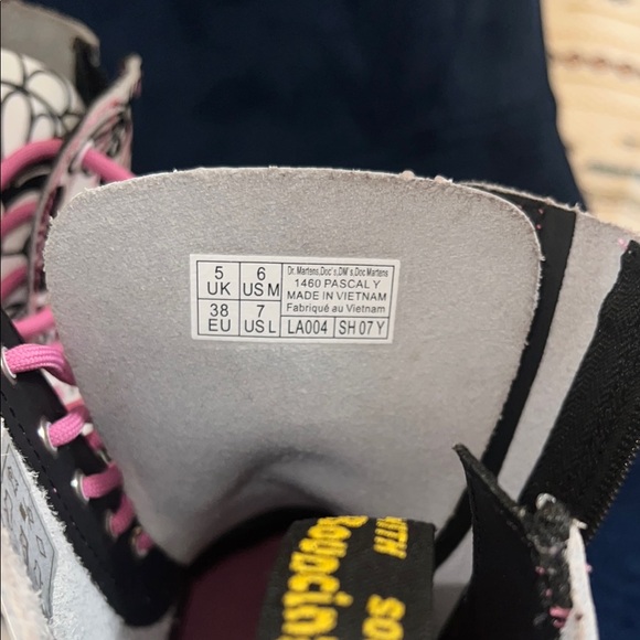 Dr. Martens color changing Floral Boots - Picture 5 of 7